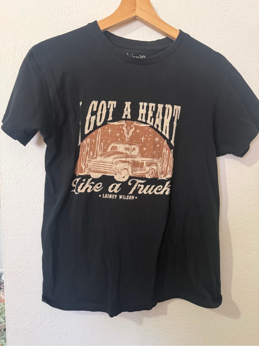 Lainey Wilson 'Got a Heart Like a Truck' Graphic Tee - Black - Size Small